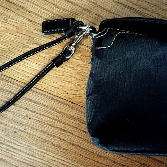 Coach Signature Series Black Wristlet - Picture 2 of 6